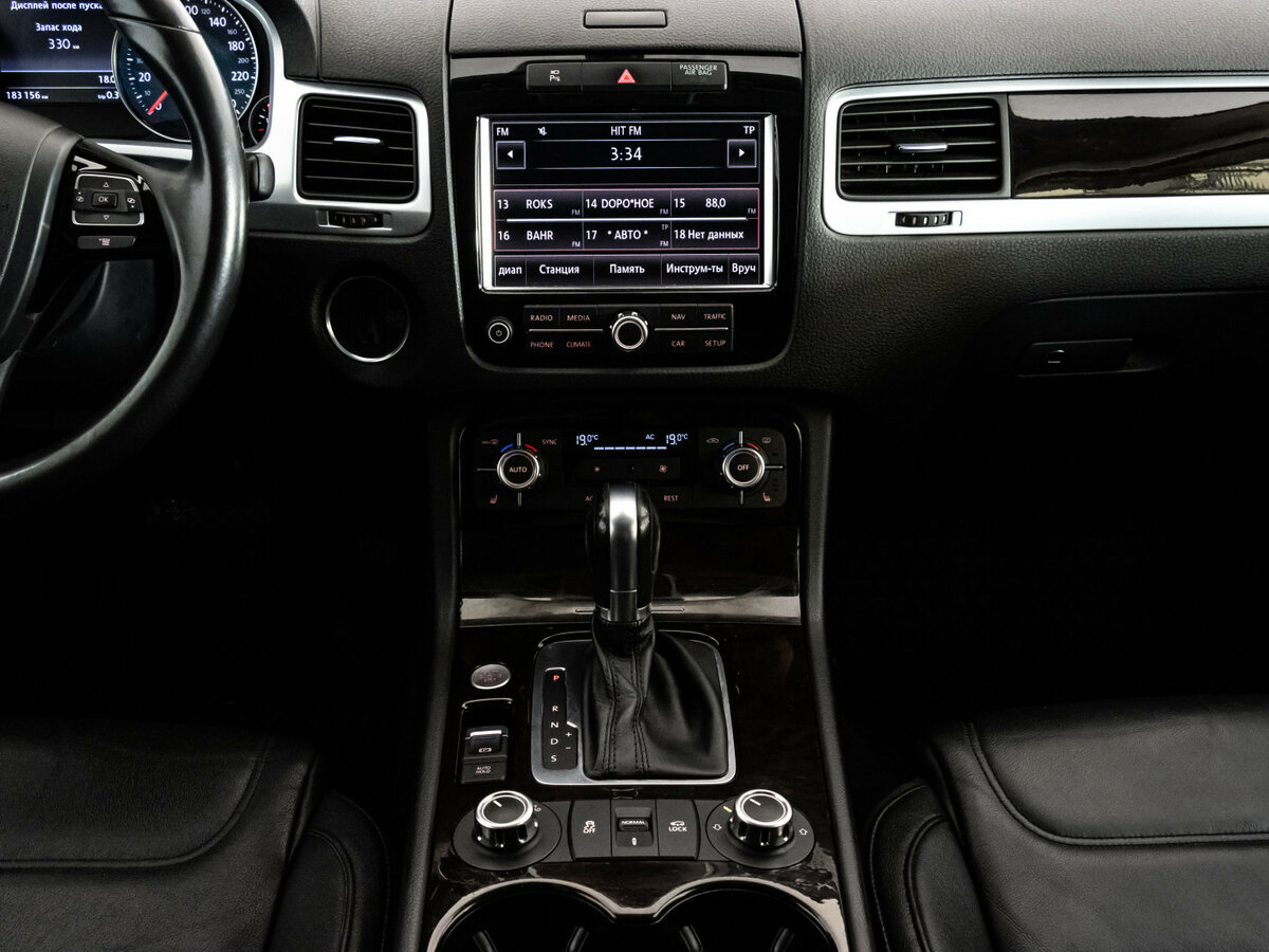 Volkswagen Touareg с пробегом — 2012 год. Фото: #10