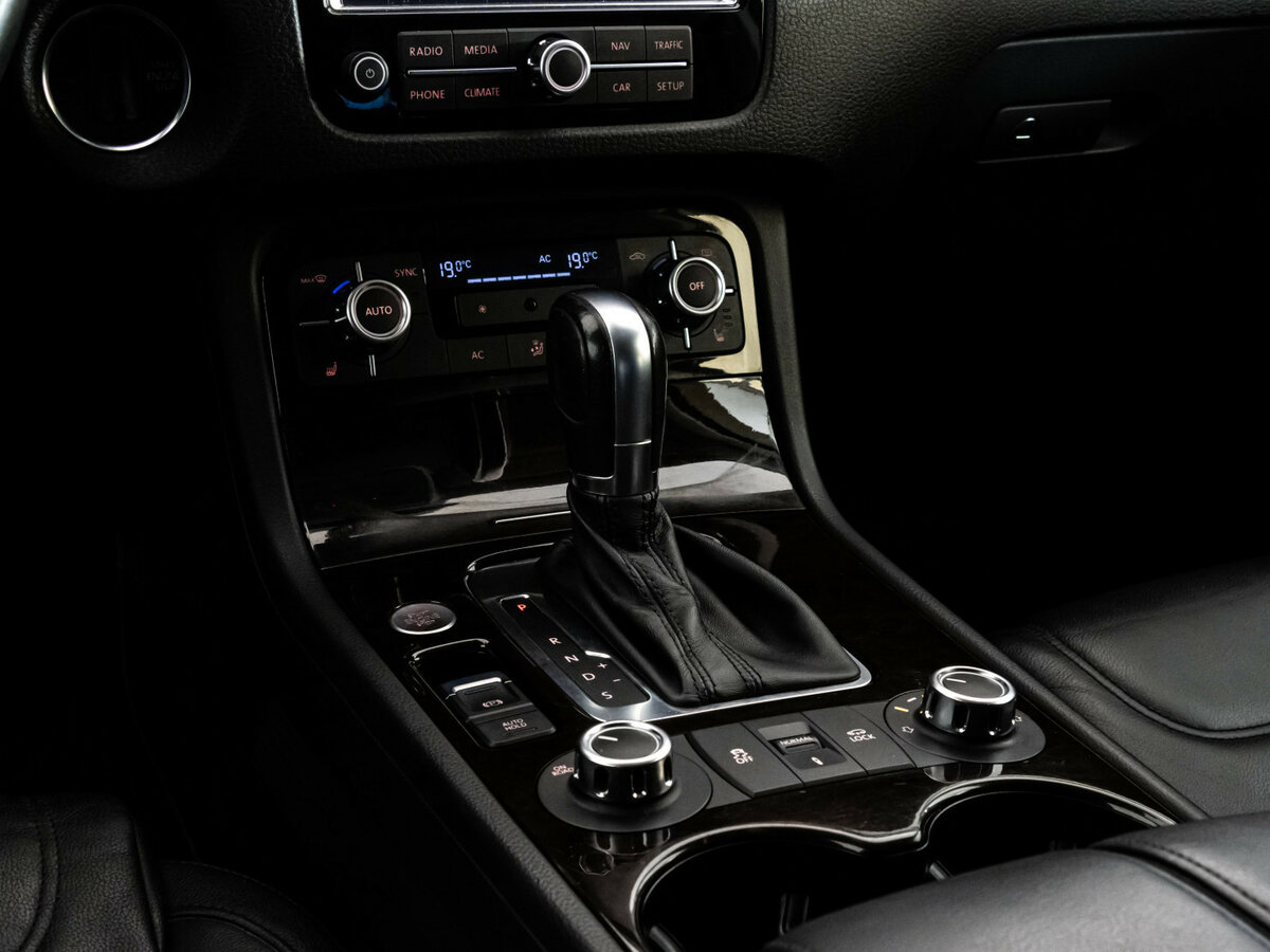 Volkswagen Touareg с пробегом — 2012 год. Фото: #11