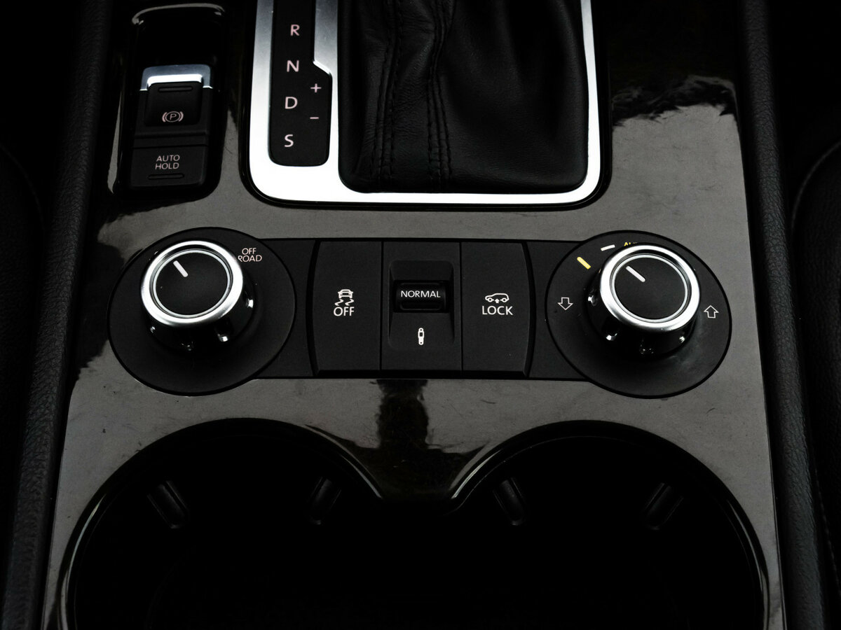 Volkswagen Touareg с пробегом — 2012 год. Фото: #12