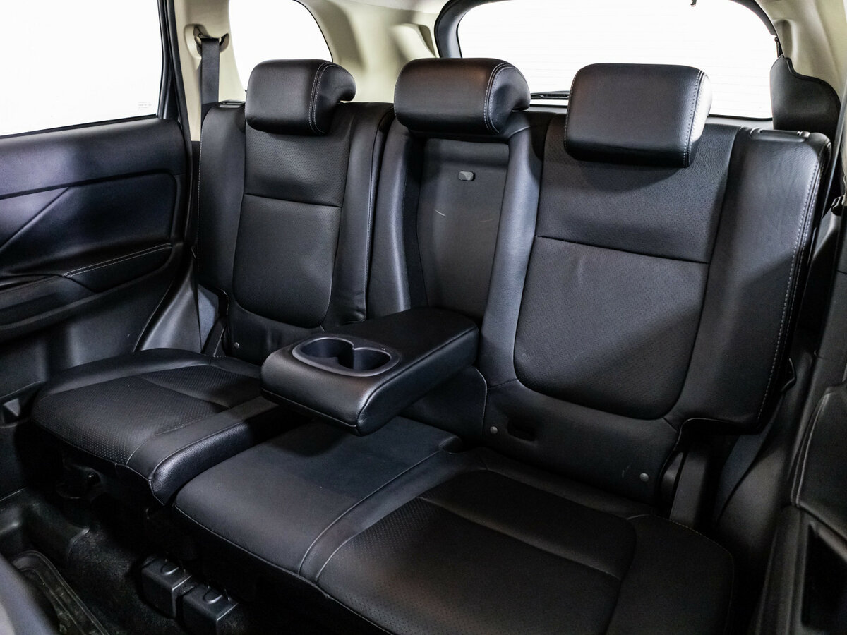 Mitsubishi Outlander с пробегом — 2018 год. Фото: #16