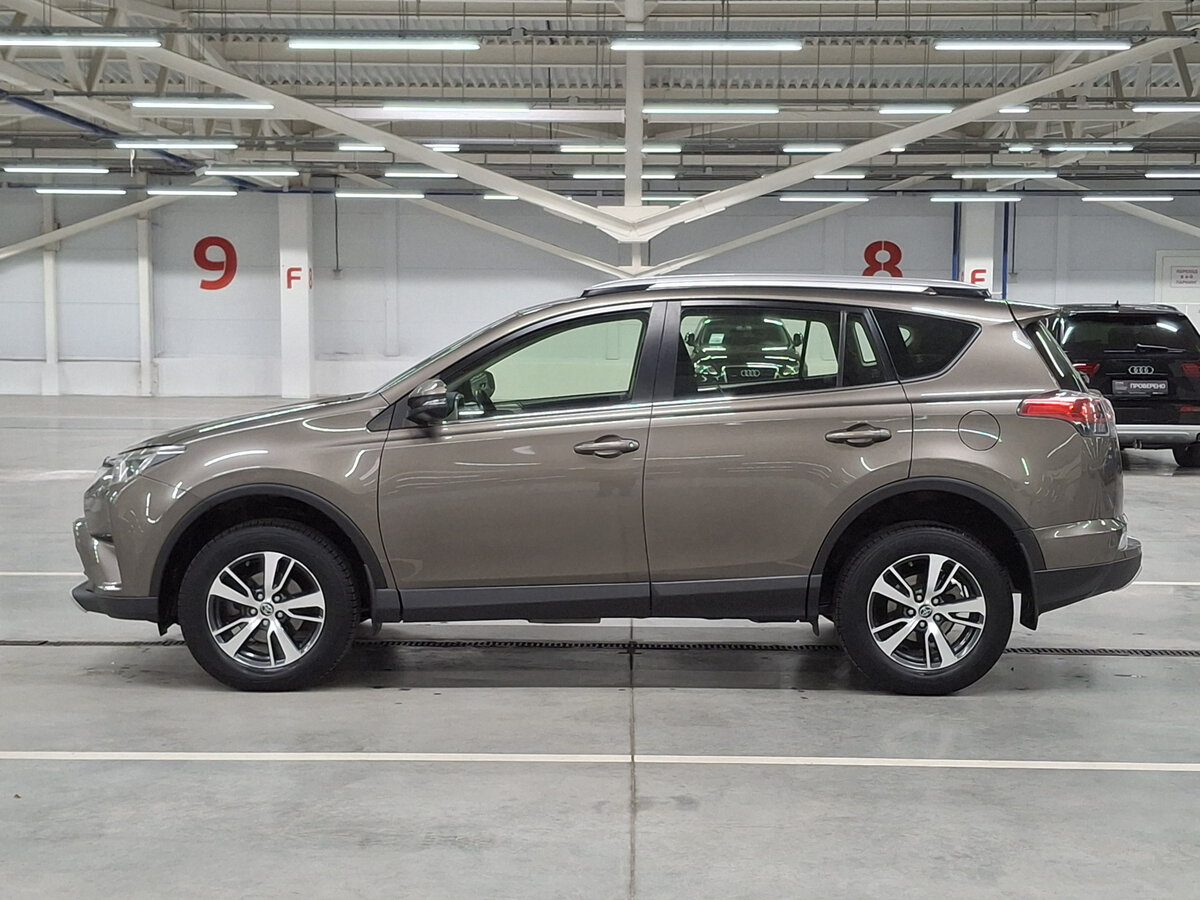 Toyota RAV4 с пробегом — 2015 год. Фото: #7