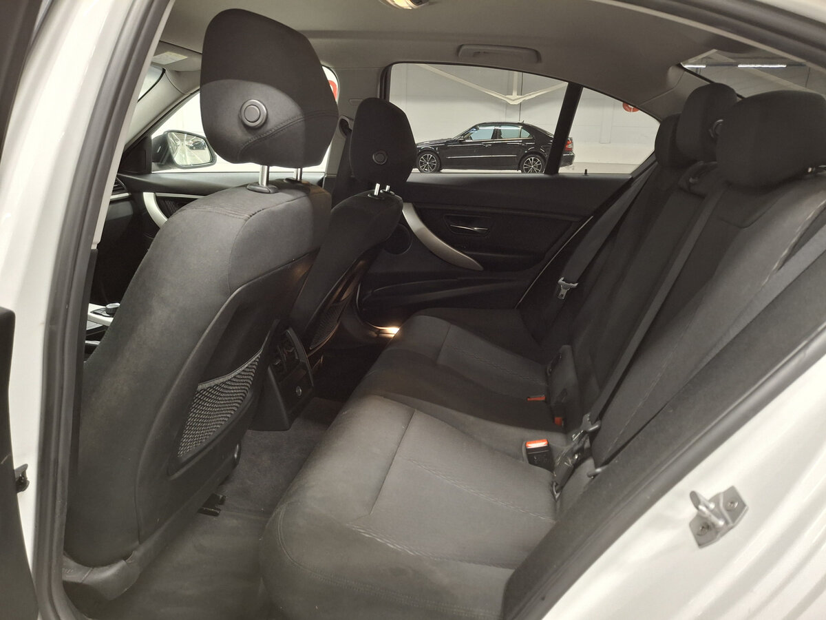 BMW 3 серии с пробегом — 2015 год. Фото: #10