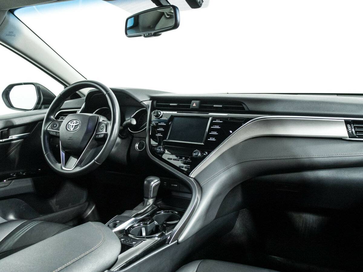 Toyota Camry с пробегом — 2018 год. Фото: #8