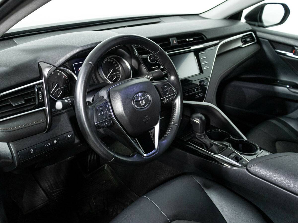 Toyota Camry с пробегом — 2018 год. Фото: #10