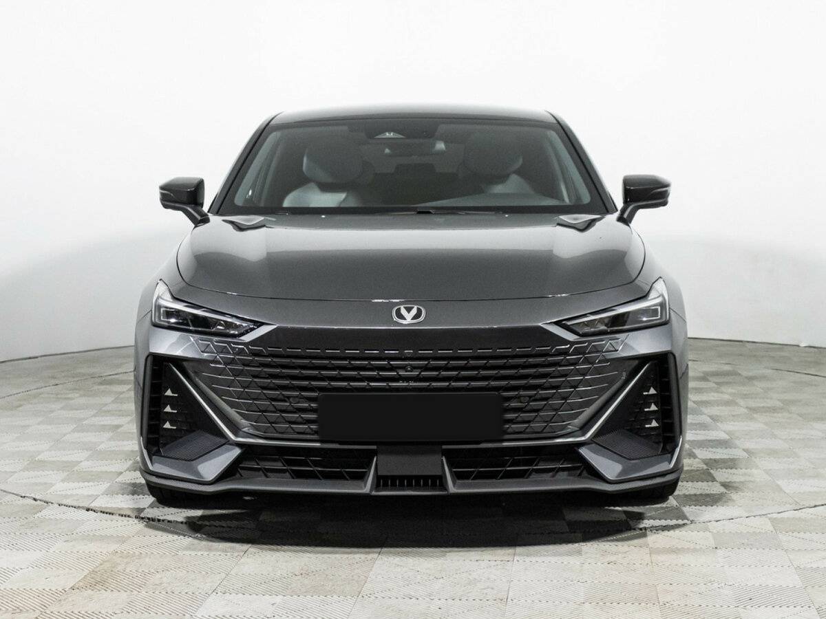 Changan UNI-V с пробегом — 2023 год. Фото: #1