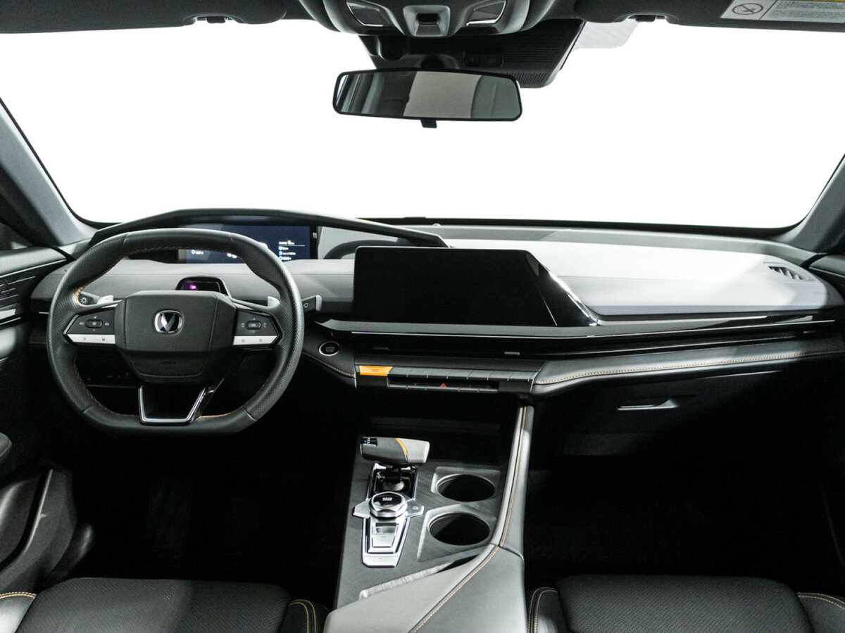 Changan UNI-V с пробегом — 2023 год. Фото: #12