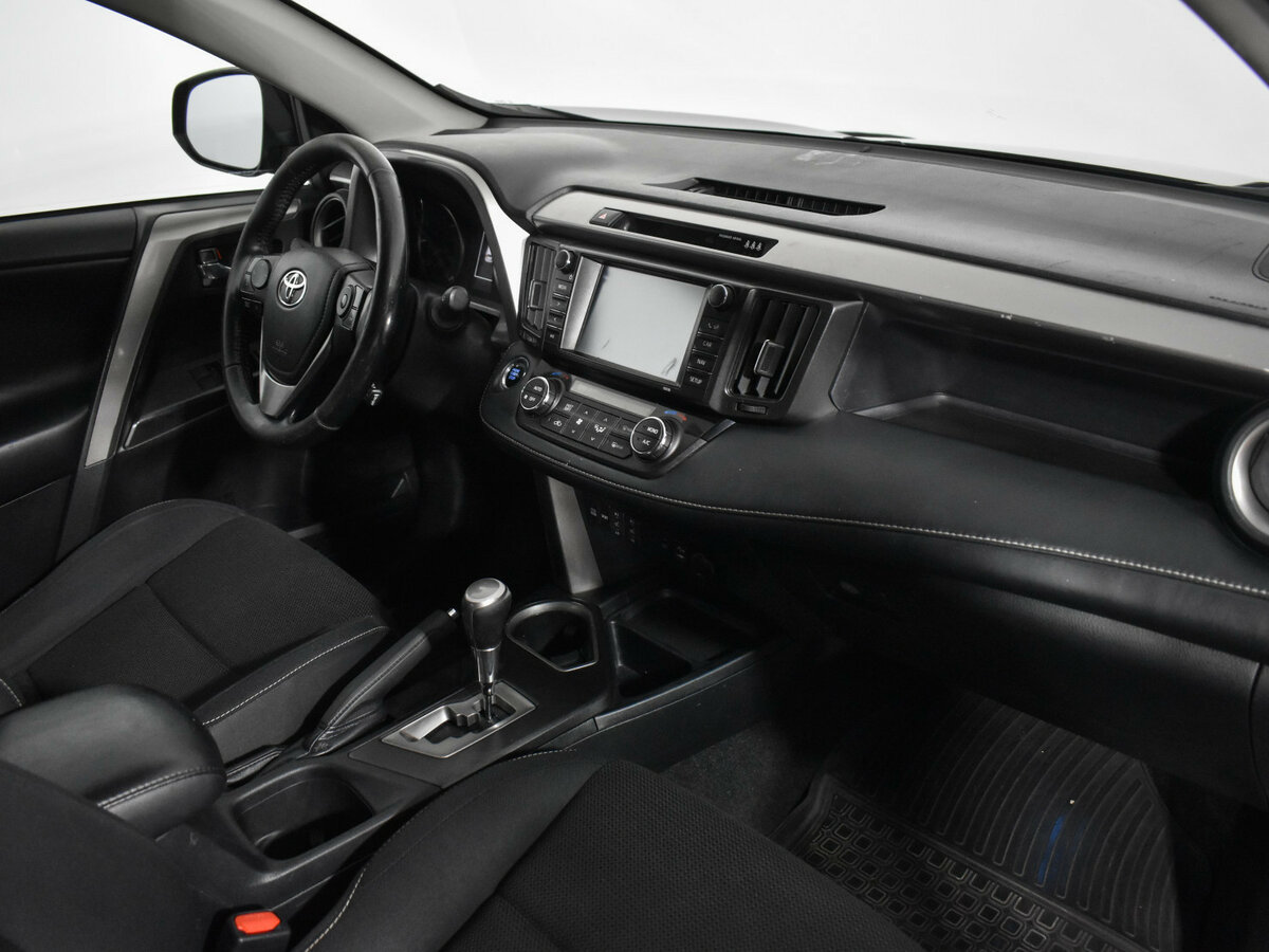 Toyota RAV4 с пробегом — 2018 год. Фото: #12