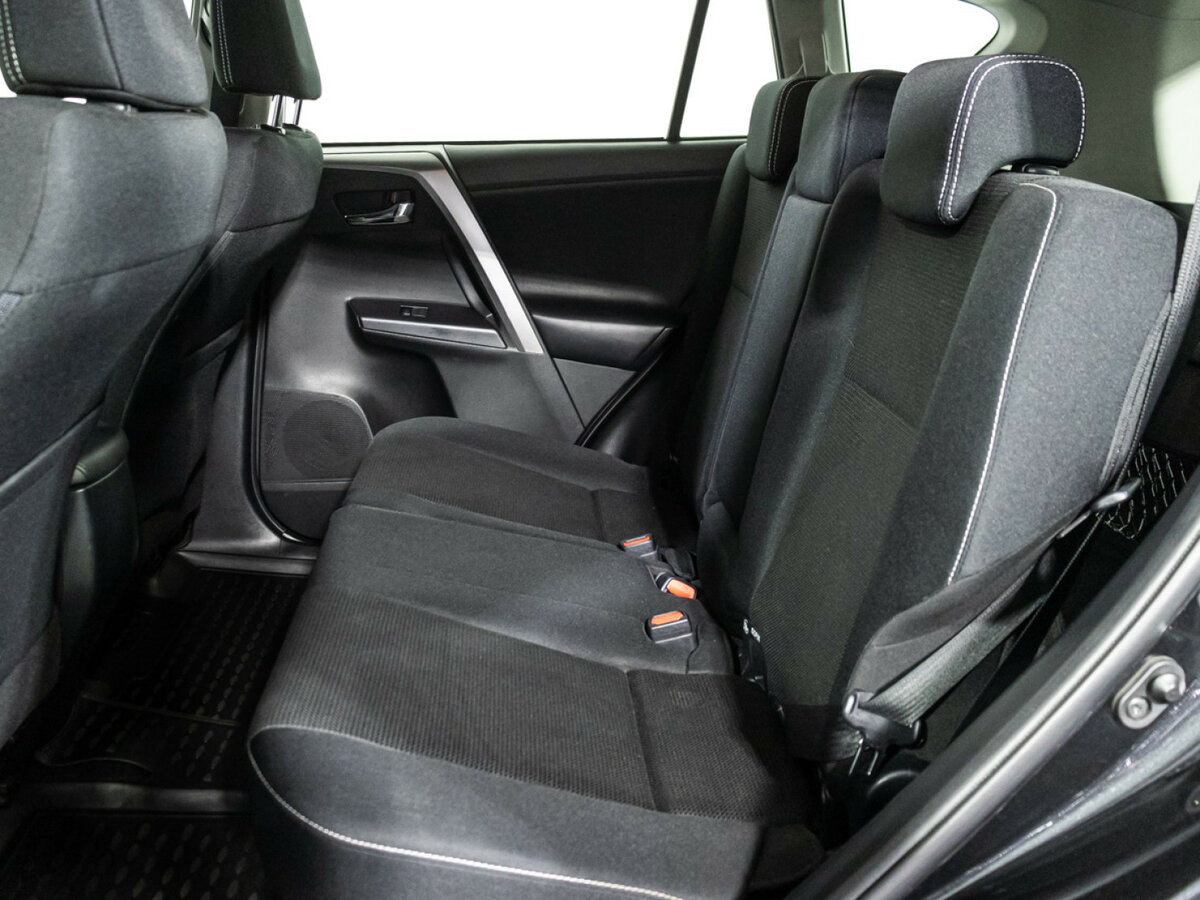 Toyota RAV4 с пробегом — 2016 год. Фото: #9
