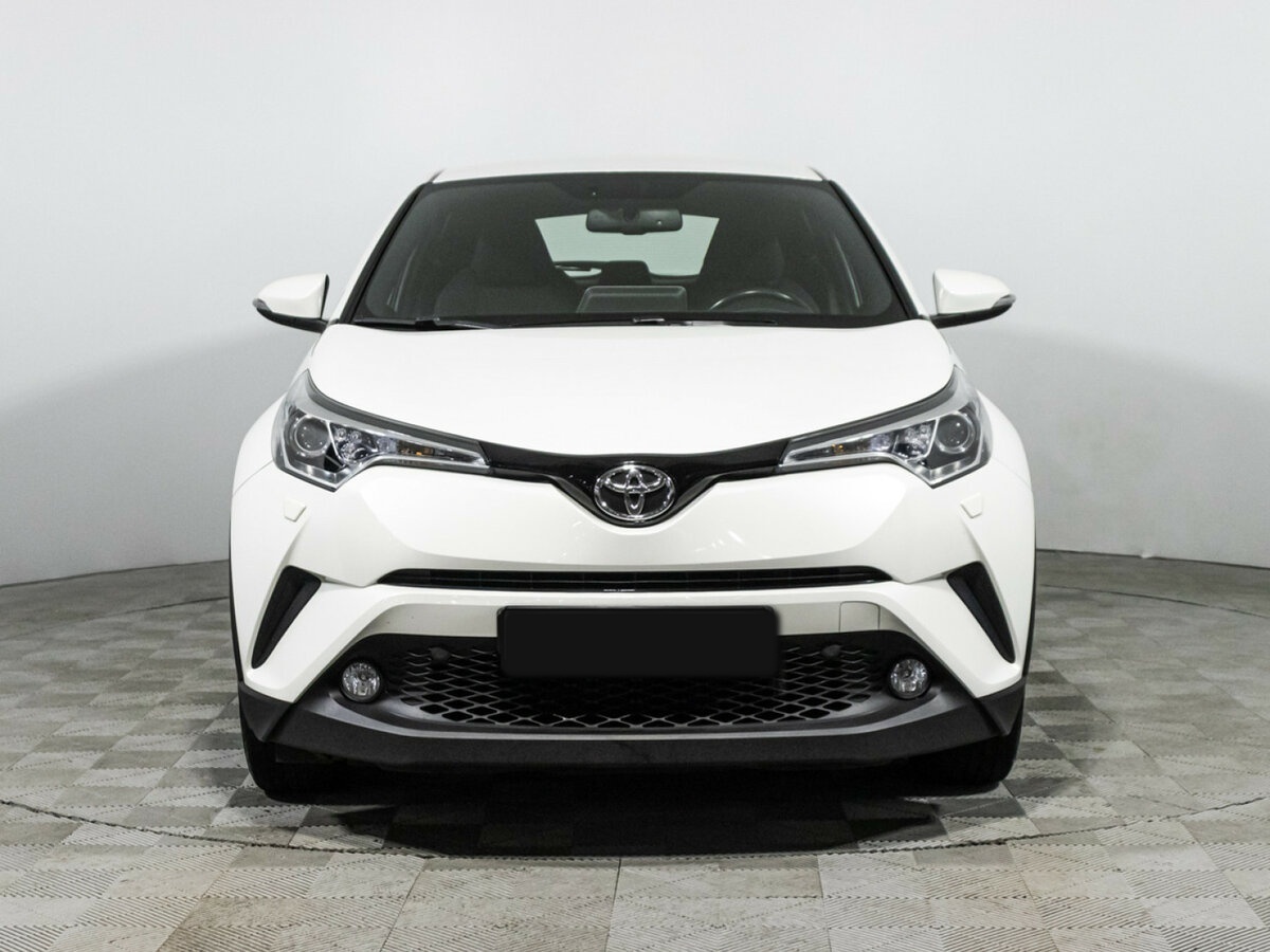 Toyota C-HR с пробегом — 2018 год. Фото: #1