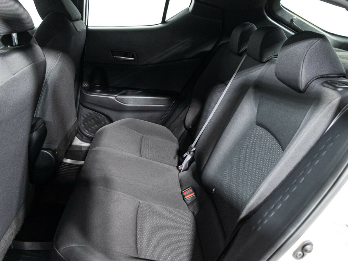 Toyota C-HR с пробегом — 2018 год. Фото: #9