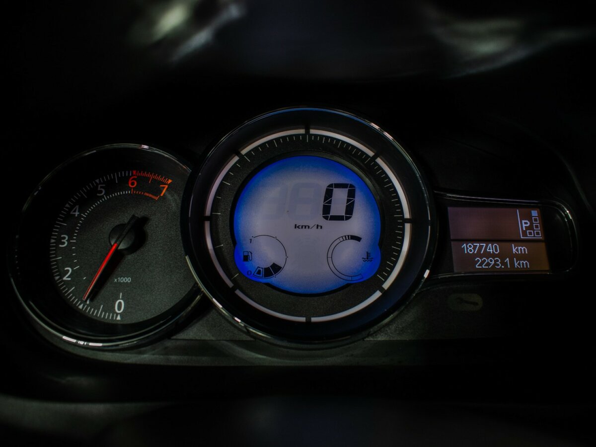 Renault Fluence с пробегом — 2013 год. Фото: #9