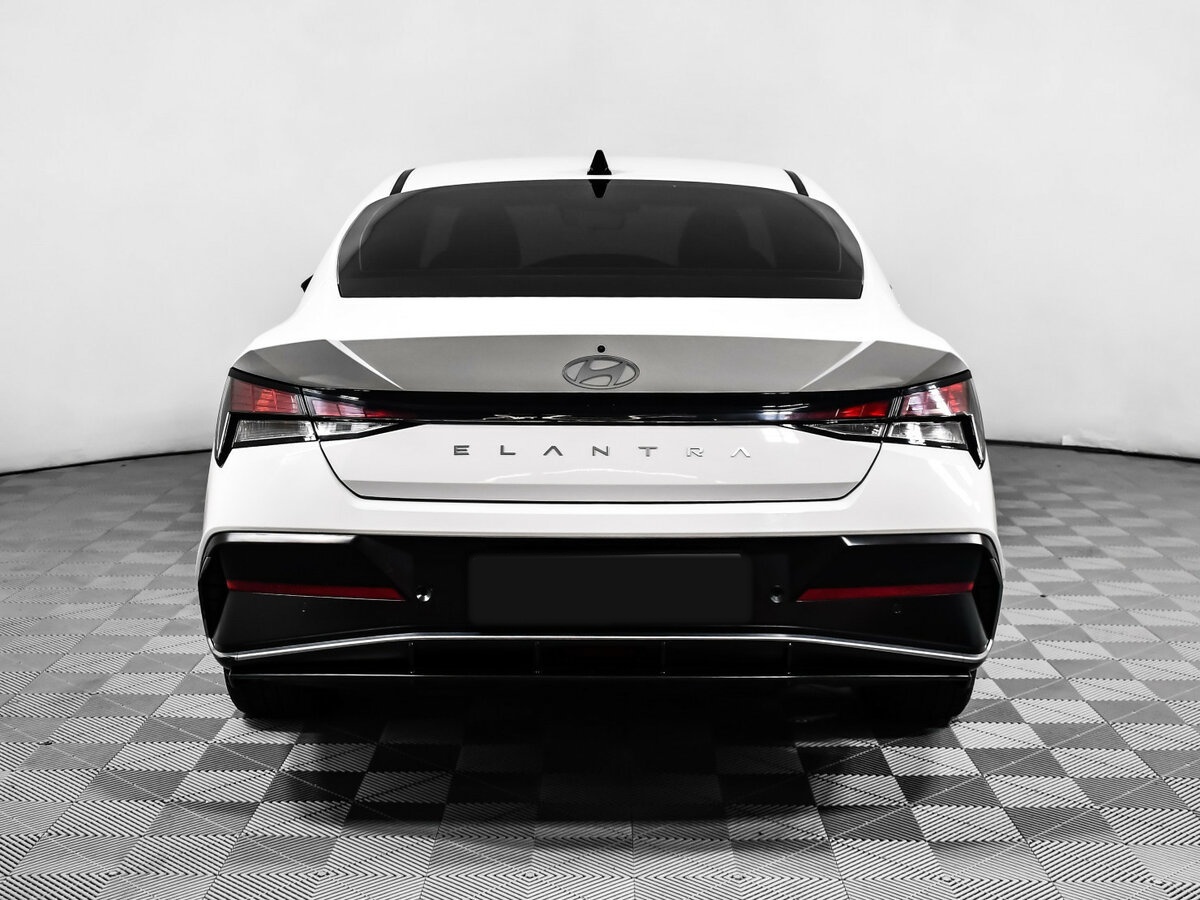 Hyundai Elantra с пробегом — 2023 год. Фото: #5