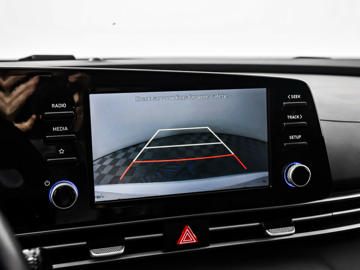 Hyundai Elantra с пробегом — 2023 год. Фото: #12