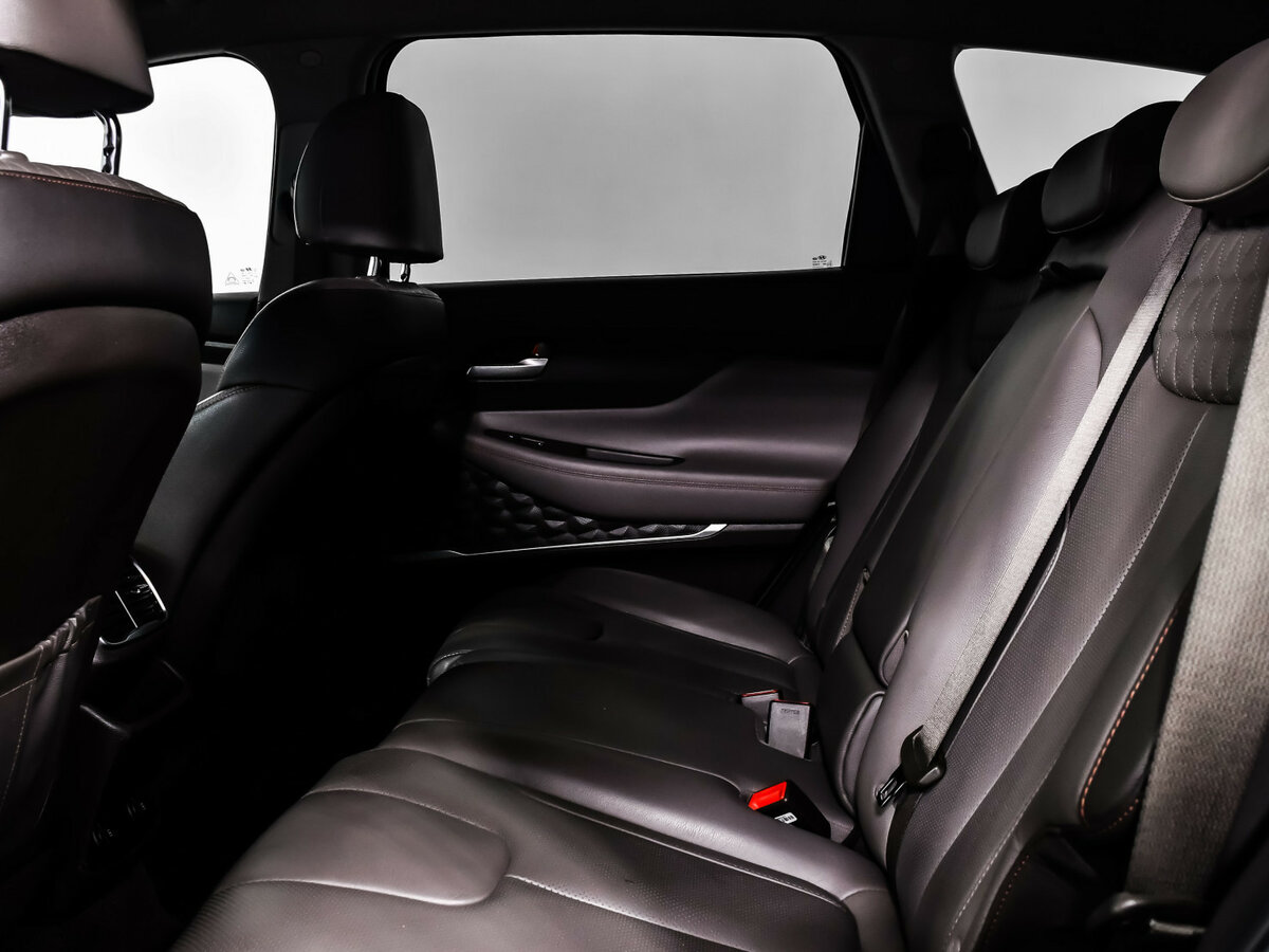Hyundai Santa Fe с пробегом — 2018 год. Фото: #12