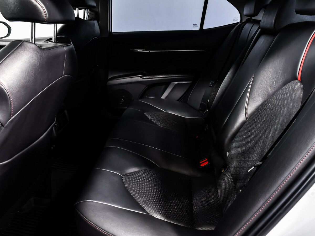 Toyota Camry с пробегом — 2021 год. Фото: #9