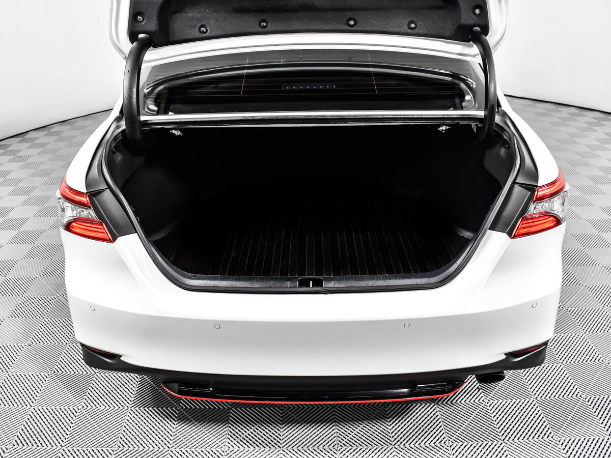 Toyota Camry с пробегом — 2021 год. Фото: #11