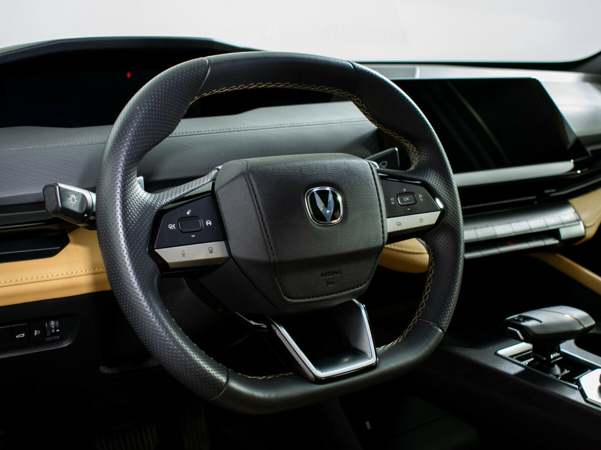 Changan UNI-V с пробегом — 2022 год. Фото: #11