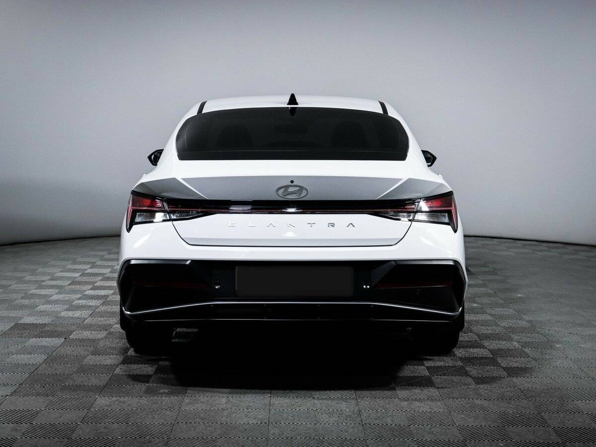 Hyundai Elantra с пробегом — 2024 год. Фото: #4