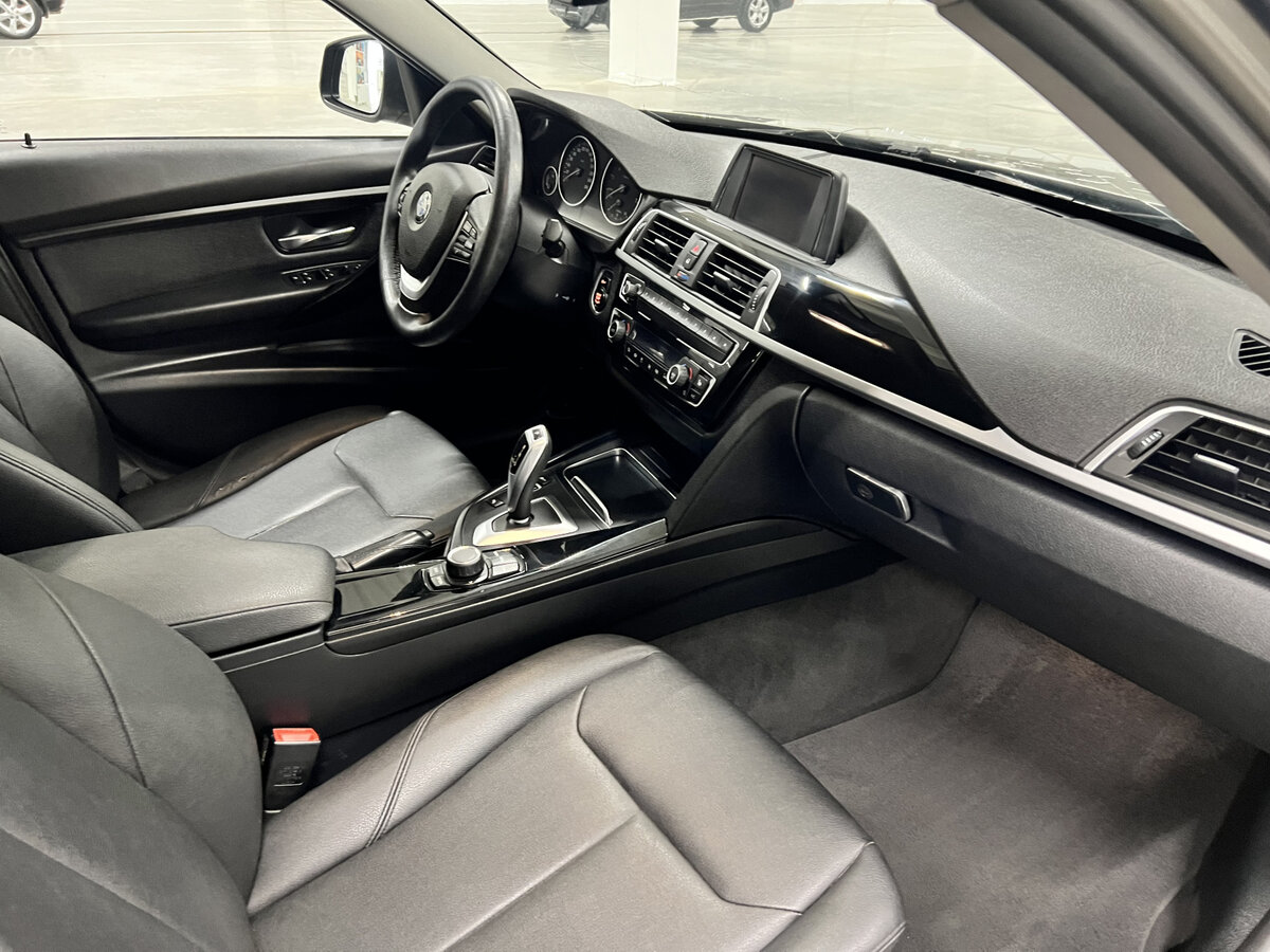 BMW 3 серии с пробегом — 2018 год. Фото: #10