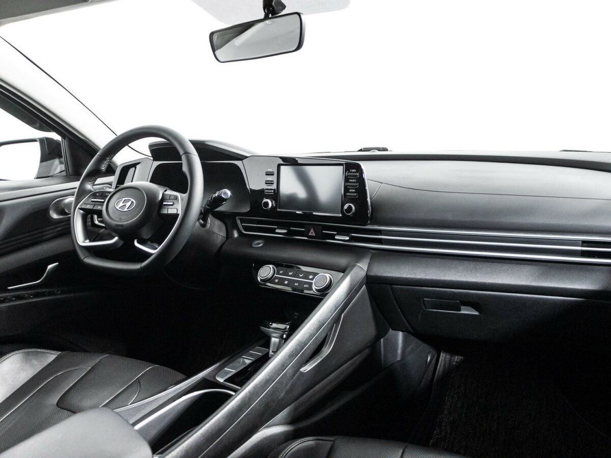 Hyundai Elantra с пробегом — 2023 год. Фото: #8