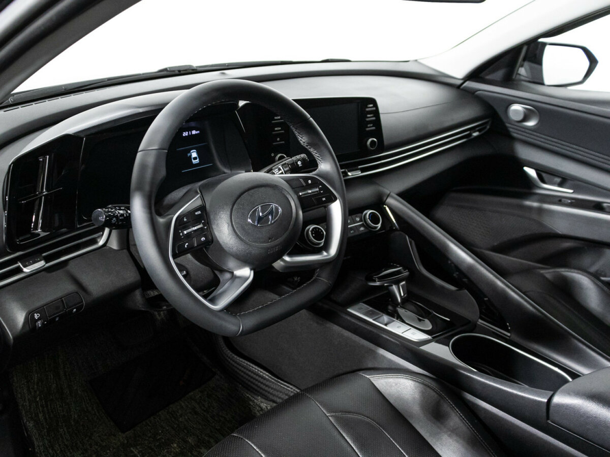 Hyundai Elantra с пробегом — 2023 год. Фото: #10