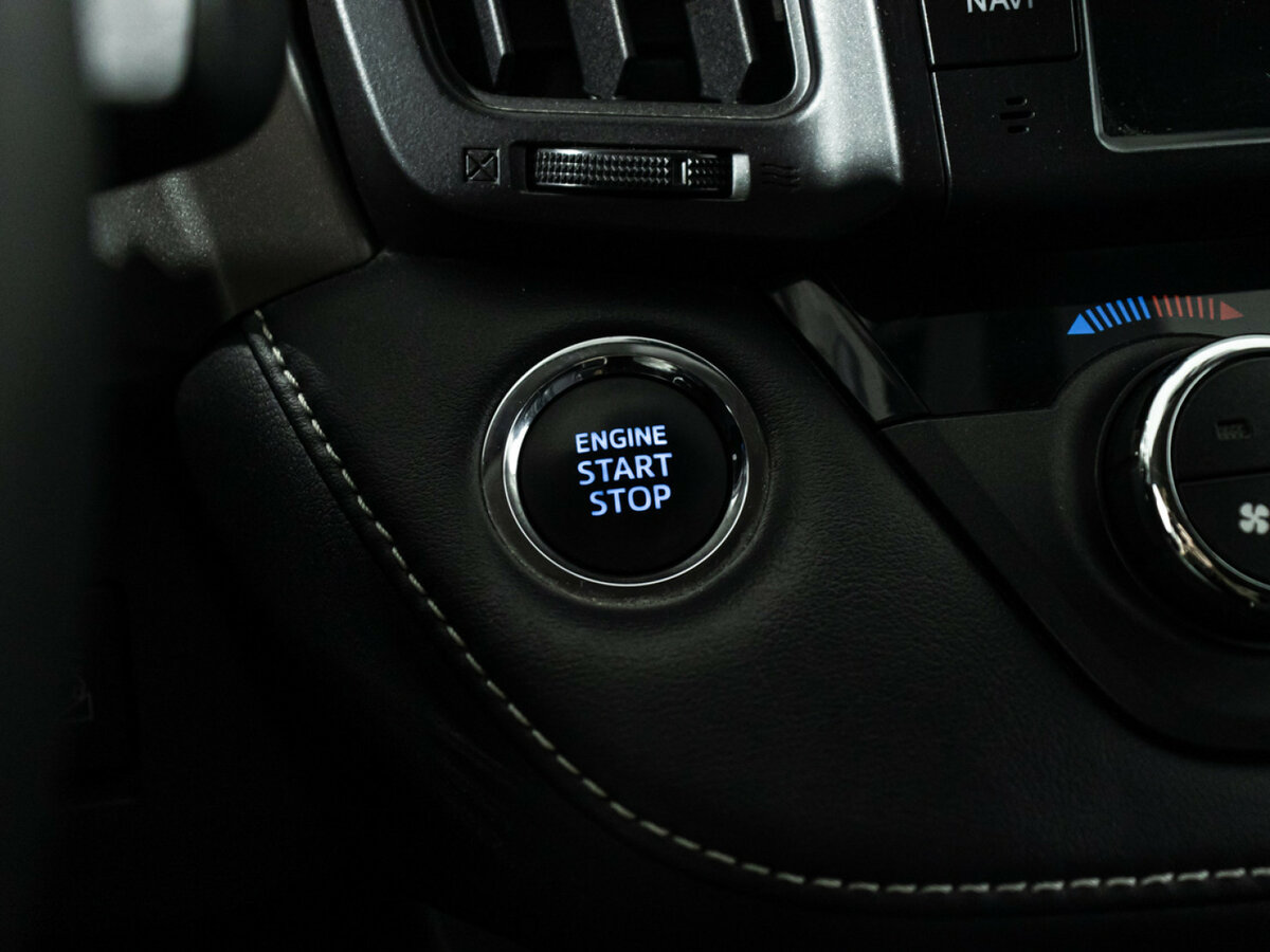 Toyota RAV4 с пробегом — 2016 год. Фото: #20