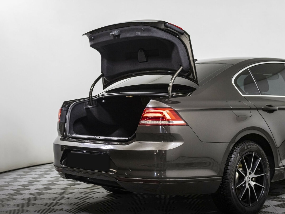 Volkswagen Passat с пробегом — 2017 год. Фото: #13