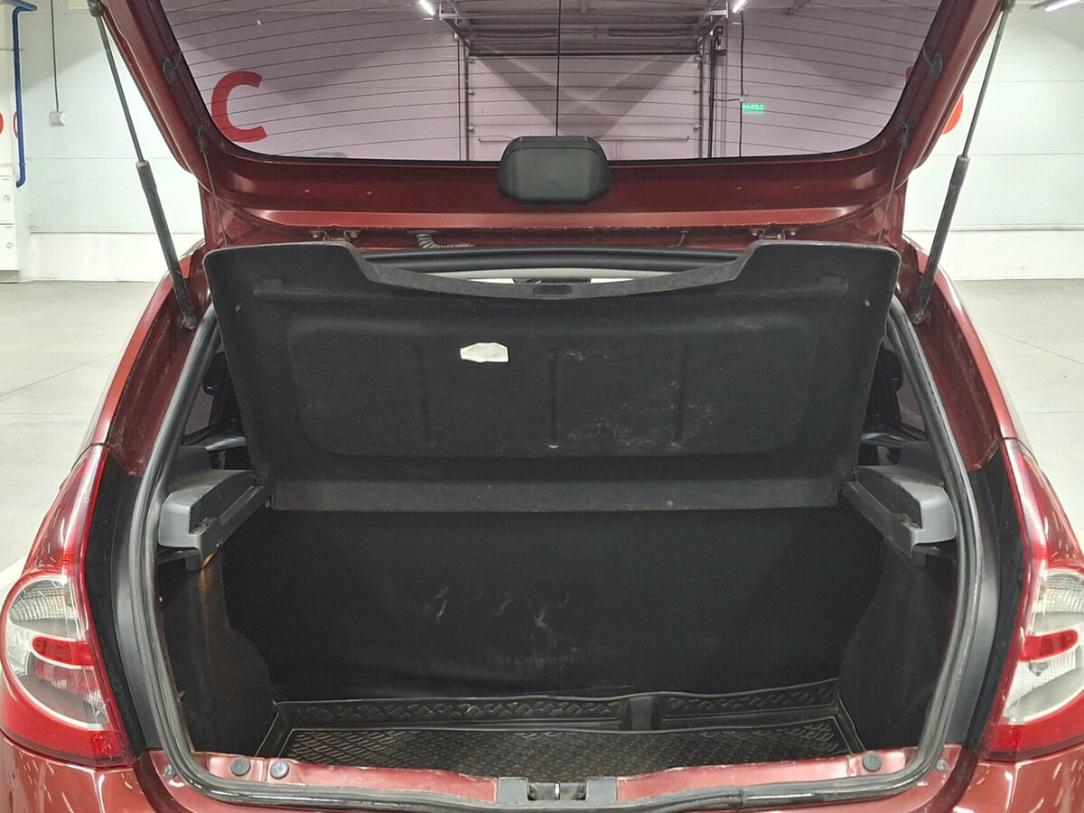 Renault Sandero с пробегом — 2014 год. Фото: #9