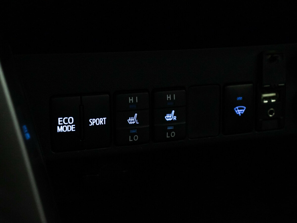 Toyota RAV4 с пробегом — 2015 год. Фото: #15