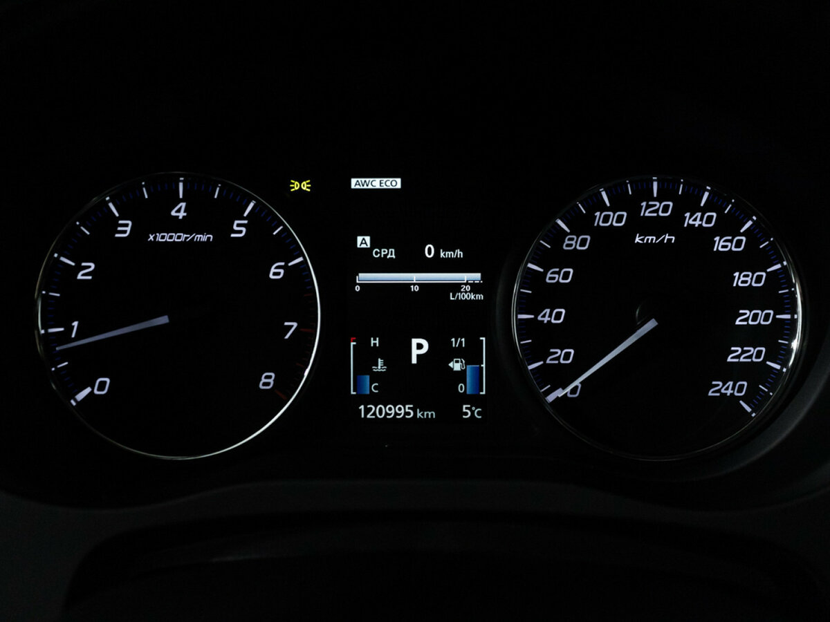 Mitsubishi Outlander с пробегом — 2014 год. Фото: #11