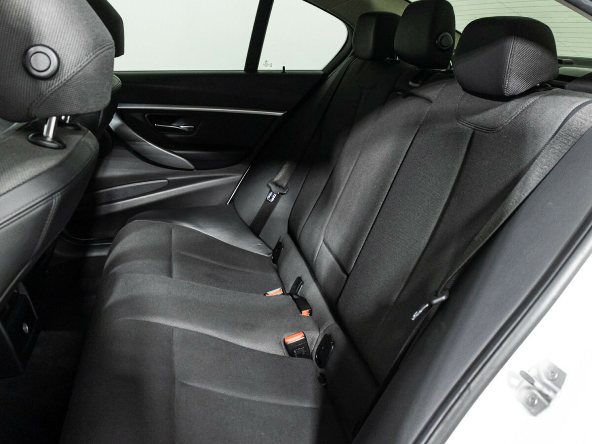 BMW 3 серии с пробегом — 2018 год. Фото: #9