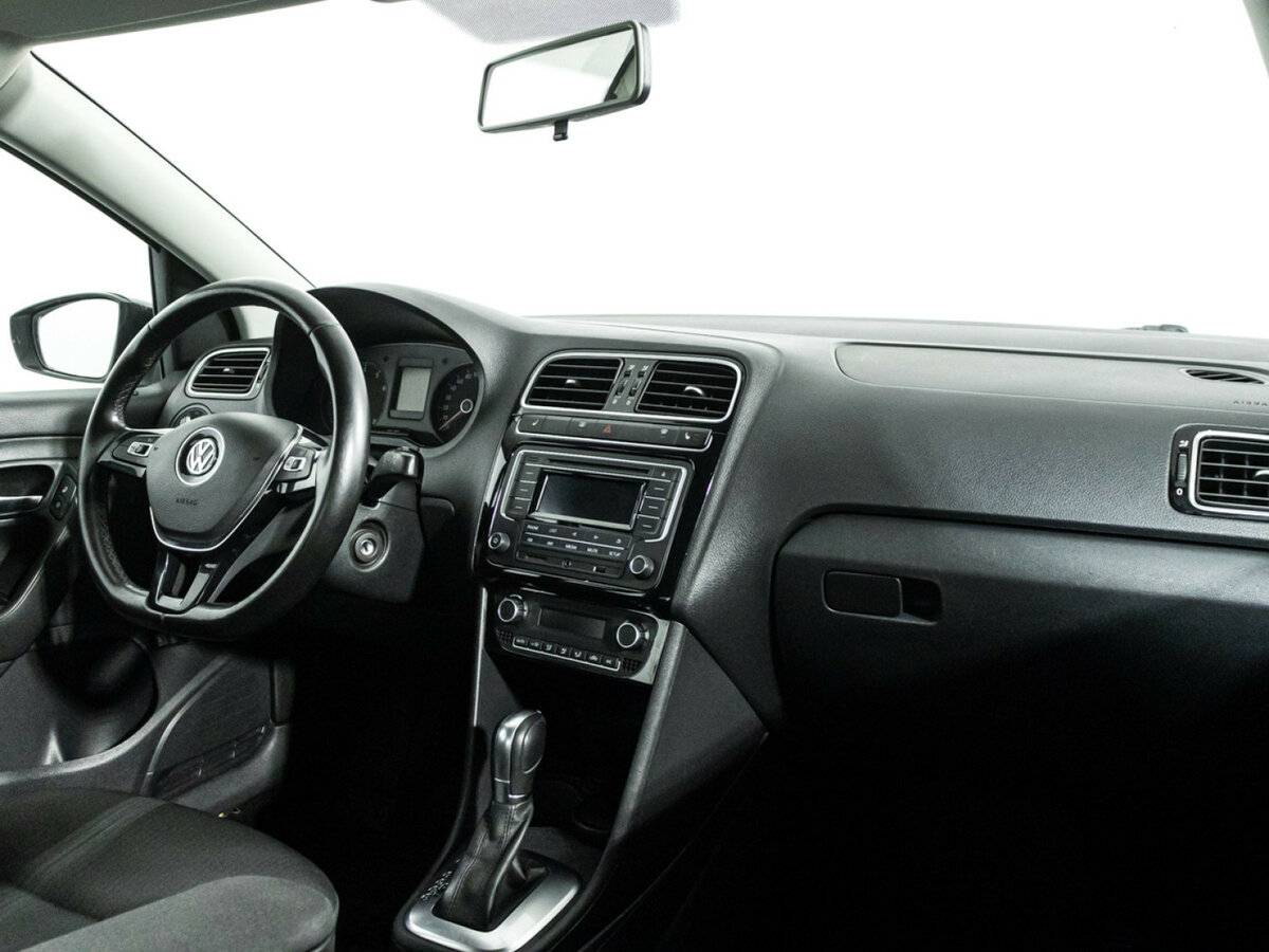 Volkswagen Polo с пробегом — 2017 год. Фото: #8