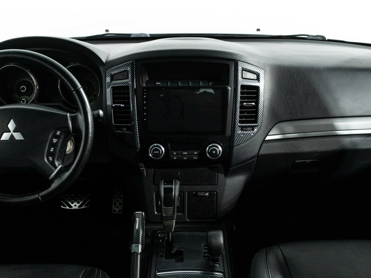 Mitsubishi Pajero с пробегом — 2015 год. Фото: #11