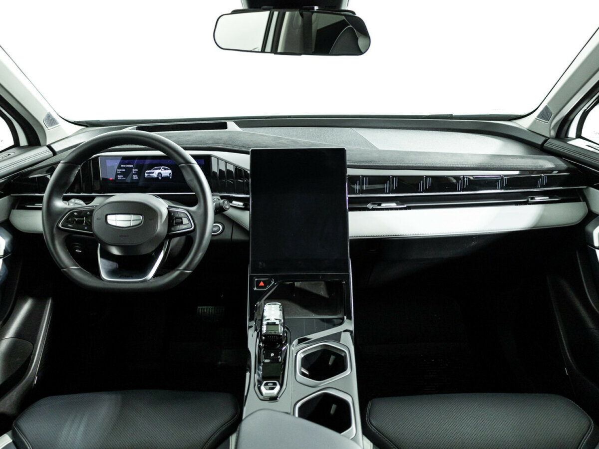 Geely Atlas с пробегом — 2024 год. Фото: #12