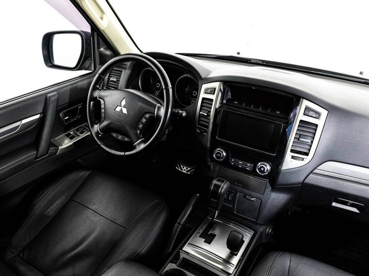 Mitsubishi Pajero с пробегом — 2017 год. Фото: #15