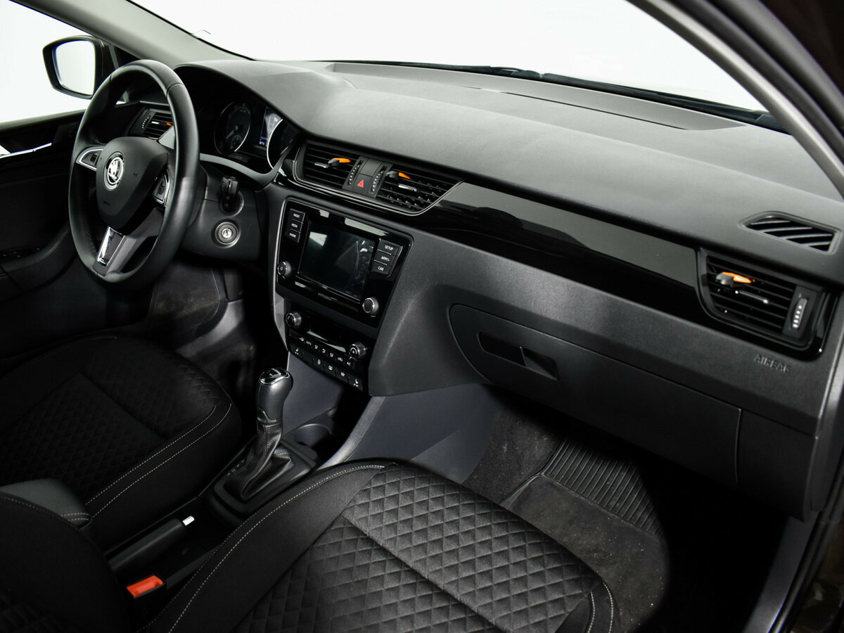 Skoda Rapid с пробегом — 2018 год. Фото: #12