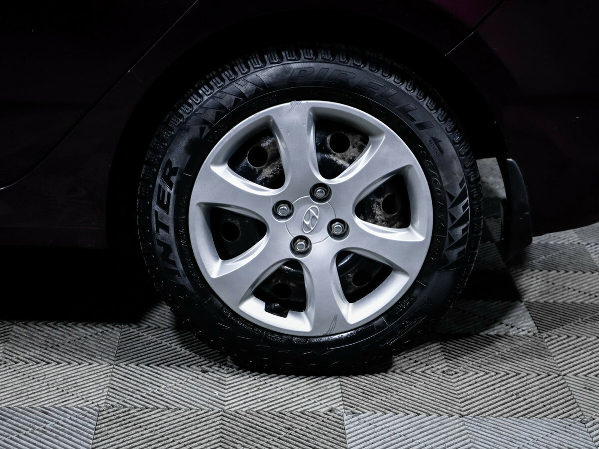 Hyundai Solaris с пробегом — 2013 год. Фото: #12