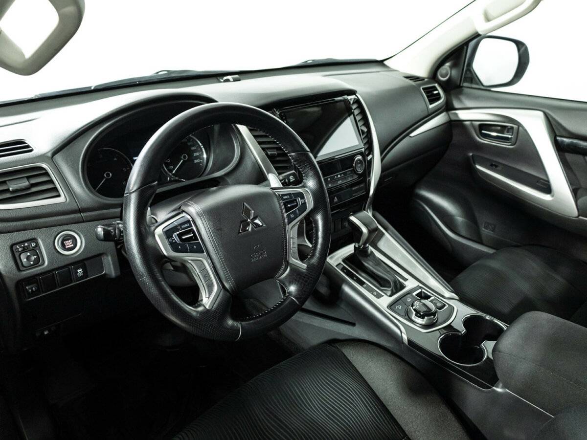 Mitsubishi Pajero Sport с пробегом — 2018 год. Фото: #8