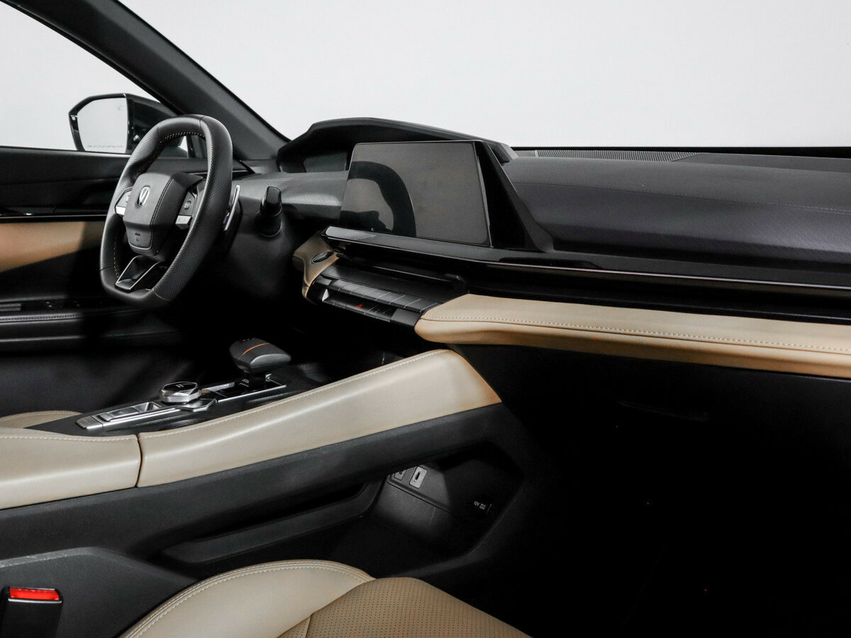 Changan UNI-V с пробегом — 2022 год. Фото: #8