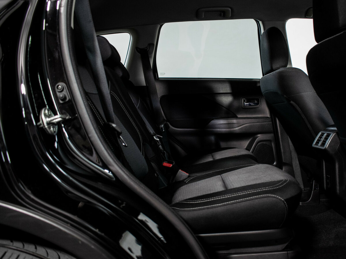 Mitsubishi Outlander с пробегом — 2022 год. Фото: #9