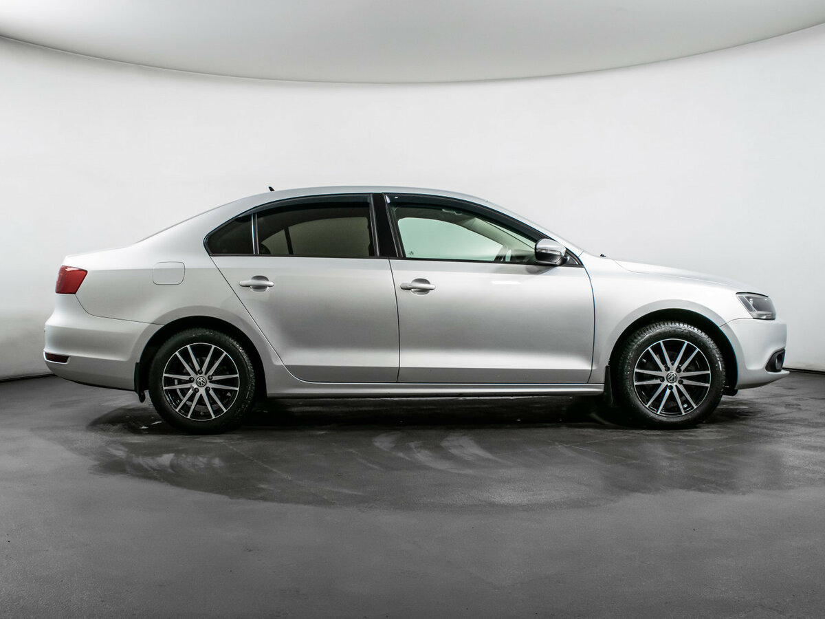 Volkswagen Jetta с пробегом — 2012 год. Фото: #3