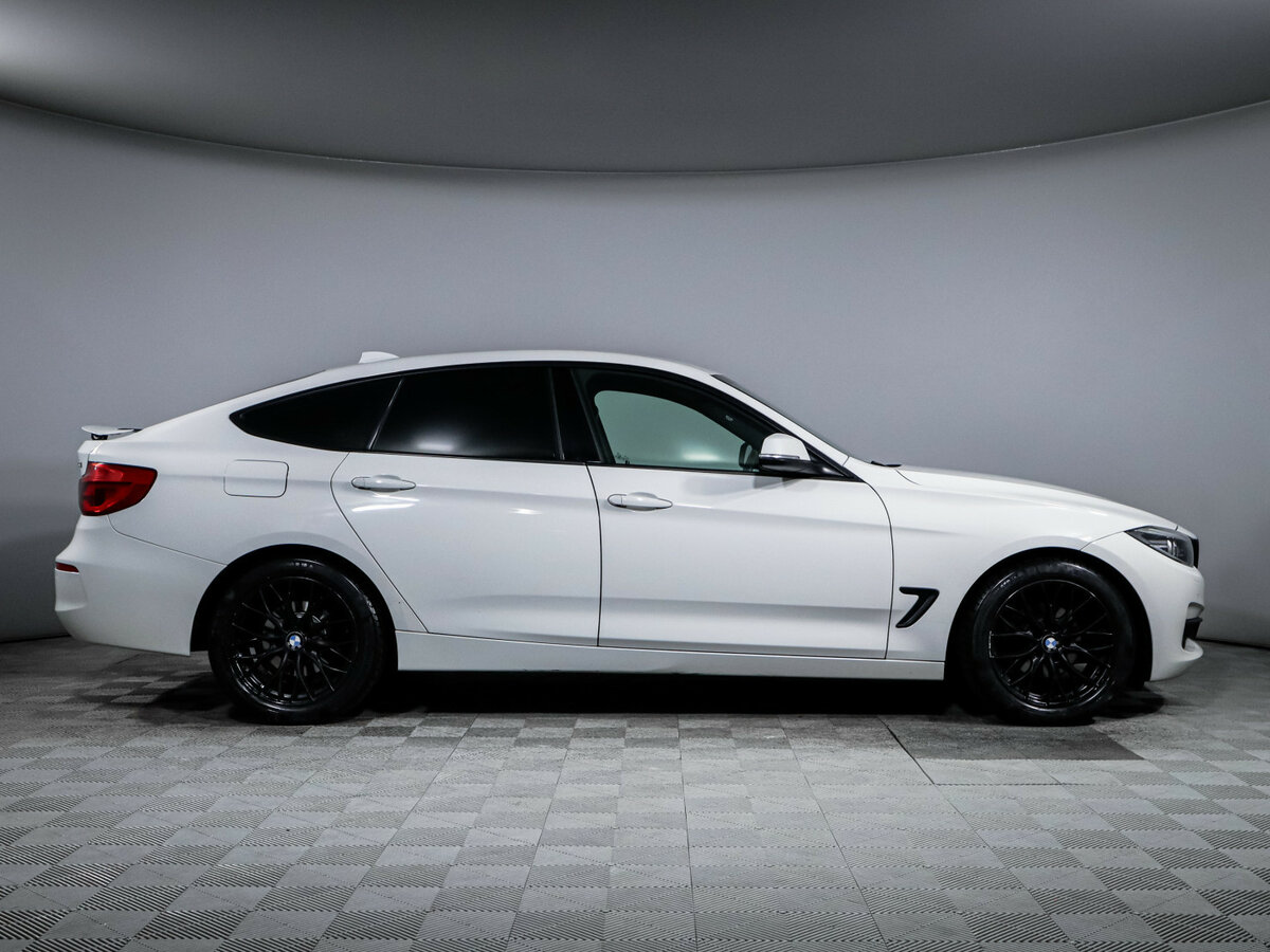 BMW 3 серии с пробегом — 2018 год. Фото: #3
