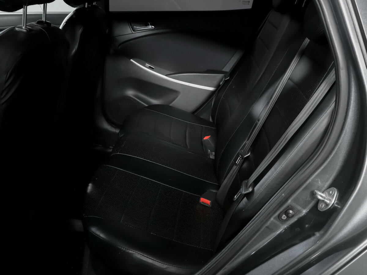 Hyundai Solaris с пробегом — 2012 год. Фото: #7