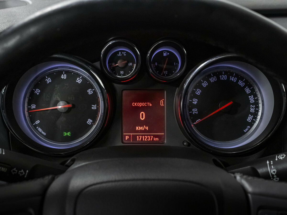 Opel Astra с пробегом — 2013 год. Фото: #12