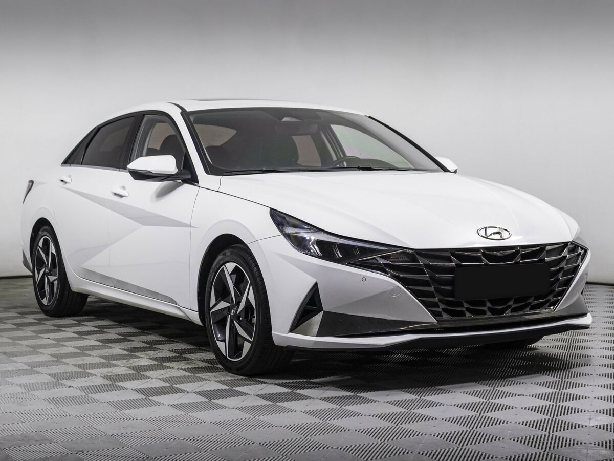 Hyundai Elantra с пробегом — 2021 год. Фото: #2