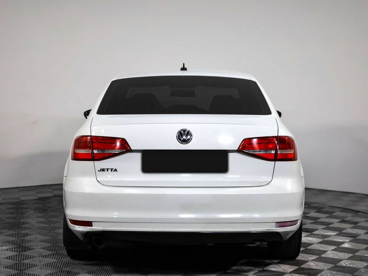 Volkswagen Jetta с пробегом — 2015 год. Фото: #4