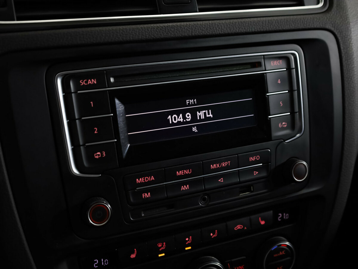 Volkswagen Jetta с пробегом — 2015 год. Фото: #11