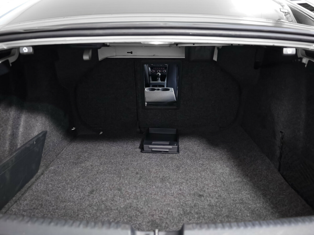 Volkswagen Jetta с пробегом — 2015 год. Фото: #18