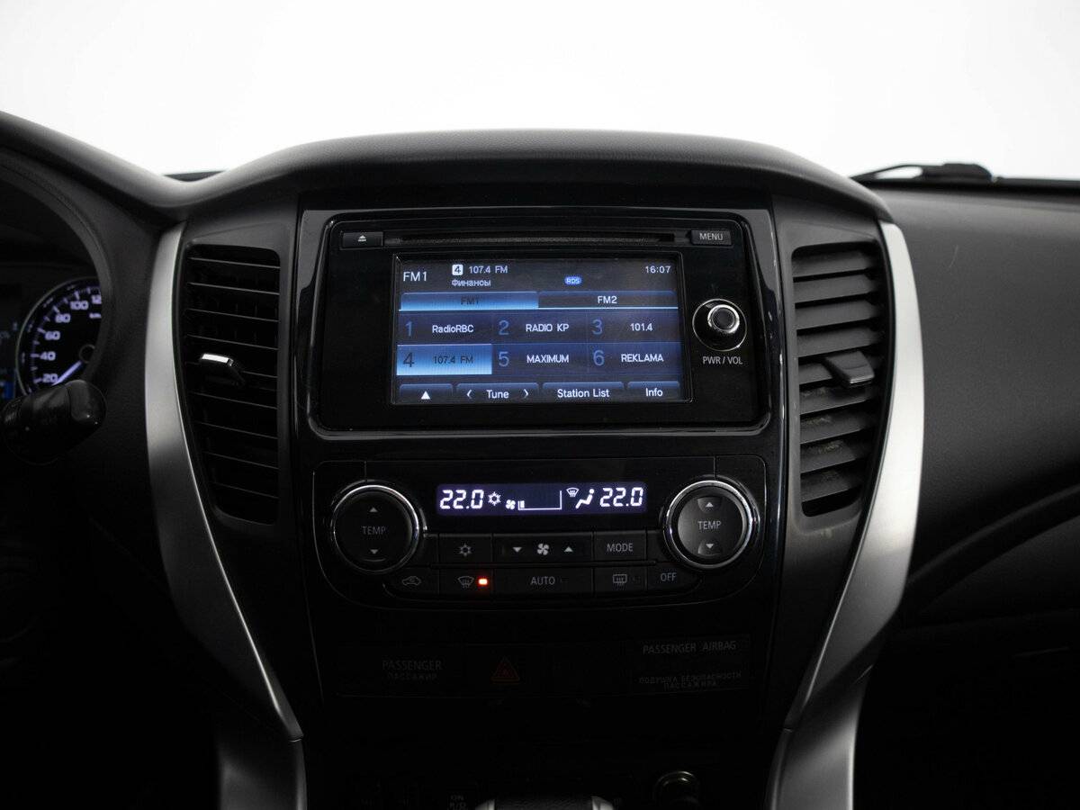 Mitsubishi Pajero Sport с пробегом — 2016 год. Фото: #7