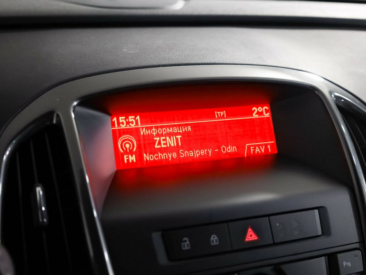 Opel Astra с пробегом — 2012 год. Фото: #13